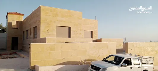  4 بيت مستقل مساحه البناء صافي175متر البناء الفعلي 240م // تشطيب سوبر ديلوكس، منطقة هادئه ومطله وجميله.