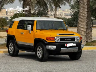  2 Toyota FJ-Cruiser 2017 (White&Yellow)