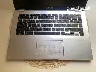  10 لابتوب وتلفون للبيع