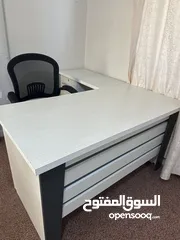  1 مكتب وكرسي طبي