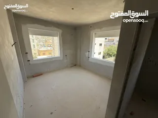  5 شقة أرضية بإطلالة مفتوحة وتشطيب مؤسس — فرصة لتصميم لمساتك الخاصة!