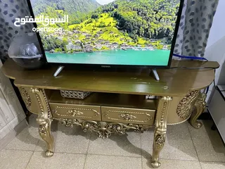  4 ميز بلازما ذهبي