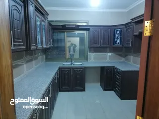  11 شقه للبيع ابونصير مطله على شارع الاردن