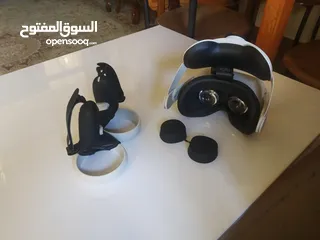  3 Meta Quest 2 (128GB) + Accessories  نظارة VR للبيع بحالة ممتازة