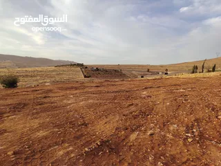  12 اقل سعر ب المنطقة ارض مميزه 3 دونمات ونصف قرب اتستراد جرش سهليه جاهزه للبناء والزراعه