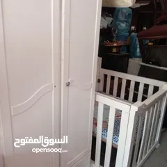  3 تخت بيبي مع خزانة ضرفتين خشب سويد
