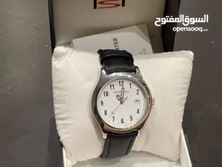  27 ساعة جلد سوداء أنيقة بتصميم كلاسيكي عصري، تجمع بين الفخامة والبساطة لتكمل أناقتك راقيه وحلوة جميلةة