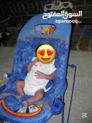  10 كرسي هزاز للاطفال من الولادة وحتى السنتين من ماركة fisher price لون ازرق مع هيكل ازرق سهل الاستخدام