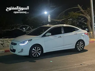  1 هونداي اكسنت 2017 مع فتحة سقف