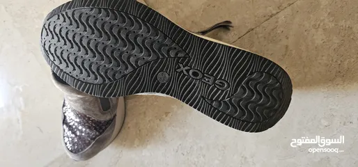  3 حذاء بناتي سبور للبيع