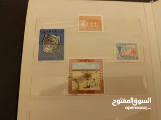  12 طوابع بريدية قديمة