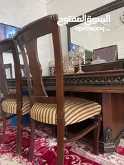  4 طاولة سفرة ملوكية مع 6 كراسي بحالة الوكالة للبيع بداعي الرحيل ، الطاولة كثير نظيفة و استخدام خفيف