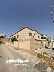  11 للبيع فيلا مميزة كورنر في بوشر قريب المدرسه الامريكيه 4 غرف نوم وصالتين وحوش واسع