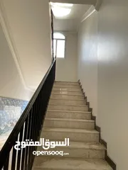  13 بناية للبيع