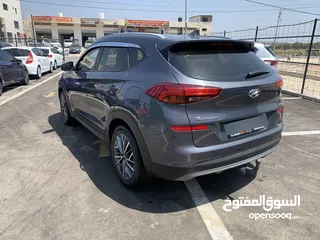  8 hyundai tucson