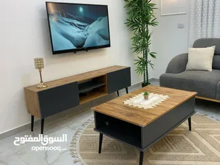  4 طقم مزنون بالوان جديده  مقاس  150 سم بعرض 30 سم ارتفاع 55  الطاوله 90 * 55 سم ارتفاع 45