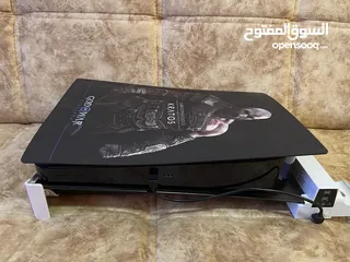  3 PS5 FAT   مع گفر GOW مع جهاز مبرد و جوستك ثانية .