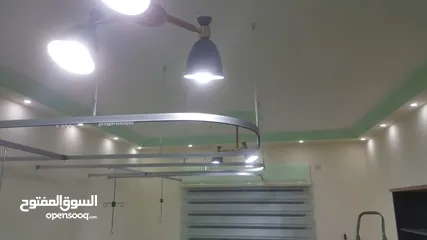  1 تنفيذ جميع انواع ديكور  تنجيد الواح عزل ارضيات ستائر زيبراا رولات جسور مستشفيات براويز الواح ديكور