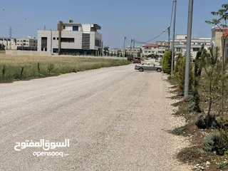  3 ارض للبيع في اربد مساحة دونم     في حوض الجزيره الغربية شرق مستشفى الراهبات