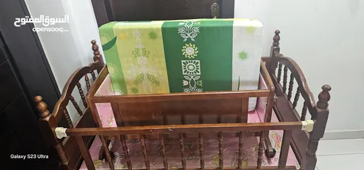  6 تخت اطفال مزدوج 2ب 1 وهدية فرشة لكل تخت +لحاف للتخت الكبير  تخت صغير هزاز وكبير قابل للفتح من الجانب