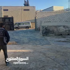  9 مخازن صناعات خفيفة عدد2 بالإضافة إلى  غرف خدمات عدد2