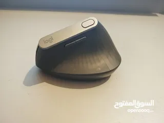  2 Logitech MX Vertical Wireless Mouse