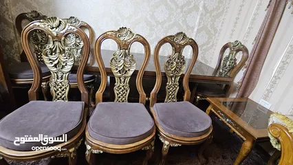  4 اعلان بيع طاولة سفرة مع 6 كراسي بحالة ممتازة، حفر يدوي خشب زان