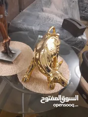  14 تحف ونحاسيات عده اشكال من المالك وبسعر مغري