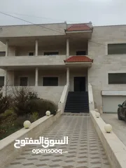  4 بيت مستقل  4 غرف نوم ماستر روم 4 واجهات حجر بلكونات صالات كراج خزان ماء تدفئه سور حديقه عزل اطلاله ح