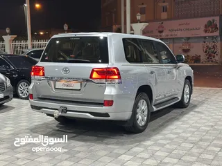  3 Land Cruiser GXR V8