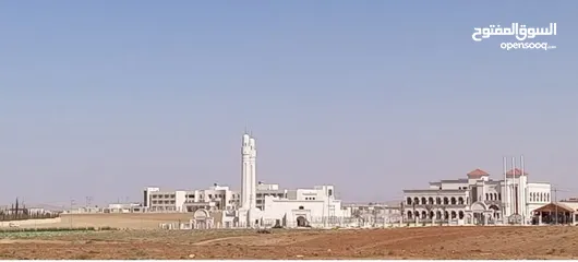  1 قطعة ارض مميزة استثماريه 5دونمات حوض يرموك الغربي بقرب من شارع البتراء وقصر الجمال تبعد 300 ع شارع