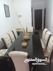  8 غرفة ضيوف و طاولت سفره