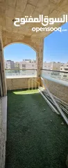  6 في أجمل مواقع الرابية قرب المدارس المعمدانية شقة طابق ثالث 200م بتشطيبات راقية /ref 9009