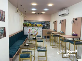  20 عدد محل عصير كامل متكامل  بحاله لجديد والسعر ما يرضي الله البيع كامل. كلو بحاله الجديد