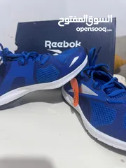  7 حذاء رياضي أزرق من Reebok، خفيف، بتهوية جيدة ونعل مريح بتقنية Memory Tech.