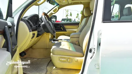  13 Toyota Land Cruiser 2016 GCC V6 - With sunroof