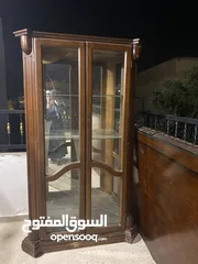  17 غرفة سفرة كاملة مكونة من طاولة كبيرة مع زجاج سكريت و  8 كراسي وباترينا وتواليت كبير