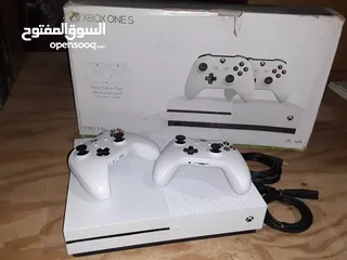  1 Xbox One S with two controllers