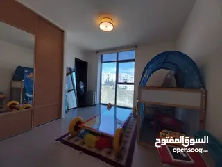  7 شقه طابقيه لللبيع او للايجار