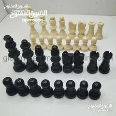  8 رقعة شطرنج جلد رول بطولات. احجار الشطرنج عظم  مع شنته