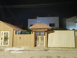  8 منزل للبيع موقع مميز و اطلاله مميزه و محدث بالكامل