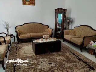  8 طقم كنب 7مقاعد للبيع وطقم طربيزات مكون من 5طربيزات