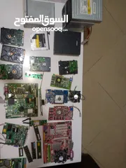  5 قطع كمبيوتر وطابعه وشاشه كمبيوتر وفوقهم كمان كيس عدد 4 ناقصات قطع الكيس كلهم كوم
