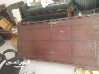  2 باب خشب بحاله جيده كامل بسعر جيد وماكنه سيكوريت مع اكسسوارت الباب ايطاالي
