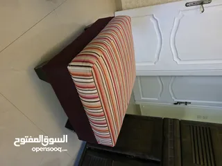  8 كنبة مفردة مع بفة بحالة ممتازة بسعر مغري جداً