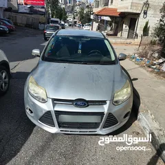  2 فورد فوكس عداد قليل استخدام شخصي يوجد بعض الضربات الخفيفة موديل 2013 هاتش باك