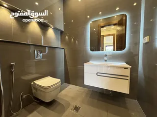  12 شقة مميزة طابق ارضي مع حديقة مساحة 210 م وخارجي 200م باجمل مناطق رجم عميش