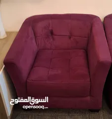  4 طقم كنب لون عنابي للبيع بحاله ممتازة