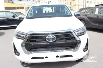  4 بيك اب Toyota Hilux 2023 لون لؤلؤي