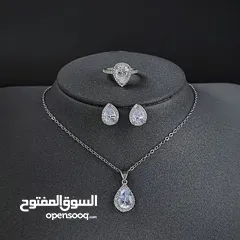  2 اكسسوارات بوكس مع عطر مس ديور مع سيت كرستال